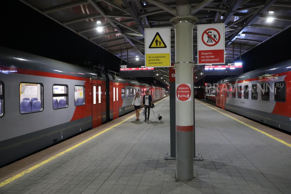 Юрист Хромченко уточнил, что пассажира могут высадить из поезда из-за запаха